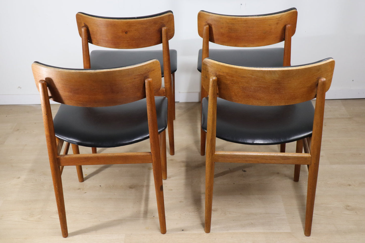 Série de 4 chaises scandinave en teck et skaï, 1960