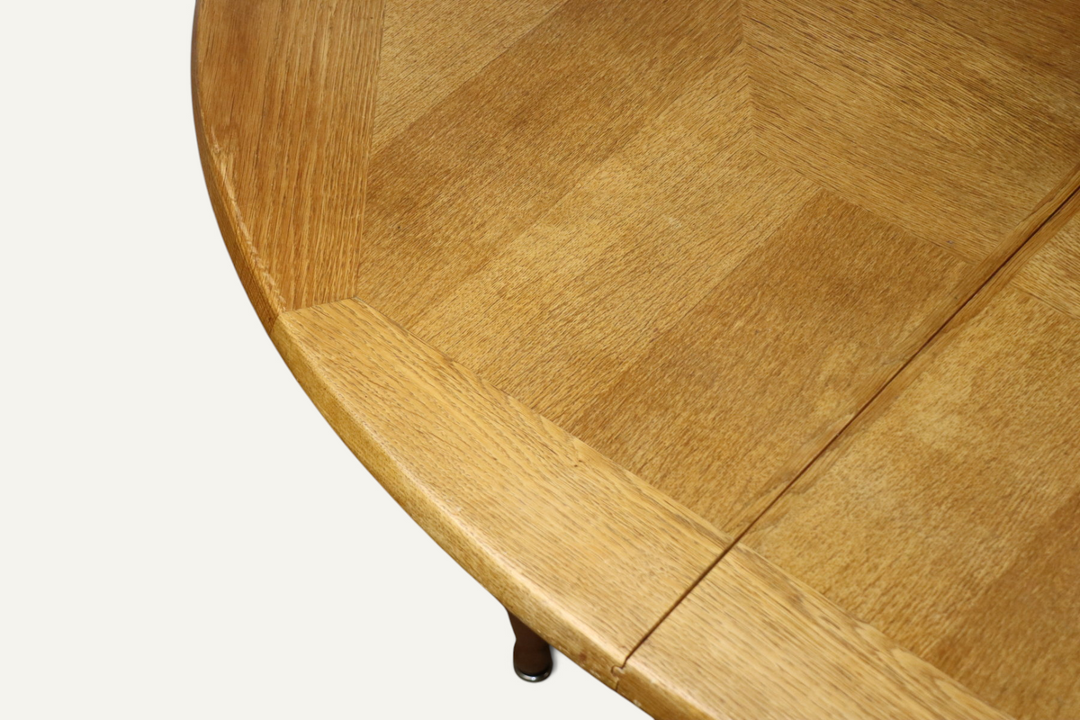Table de repas extensible en chêne par Guillerme et Chambron - Années 1960