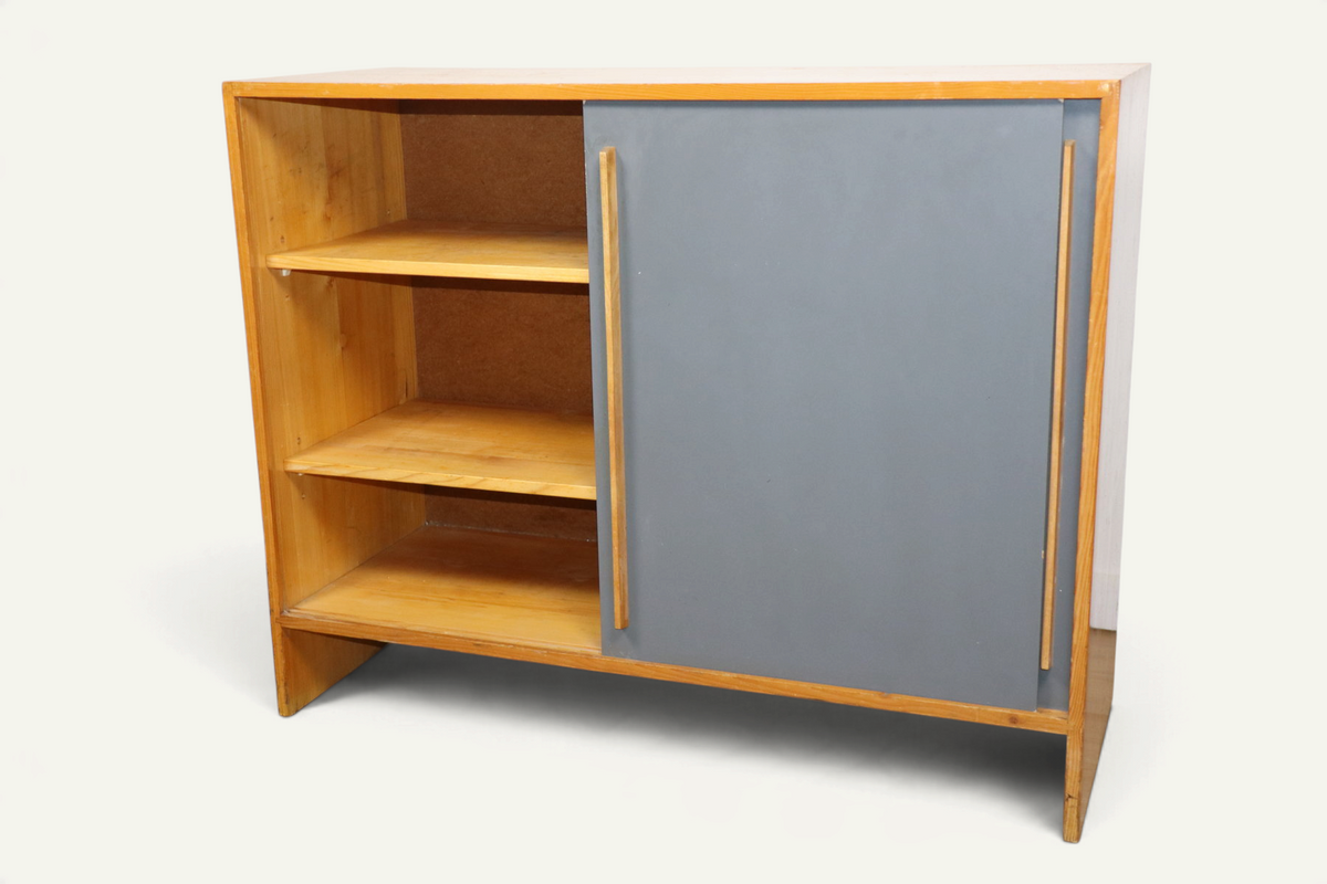 Meuble d’appoint vintage en bois à portes coulissantes – années 60