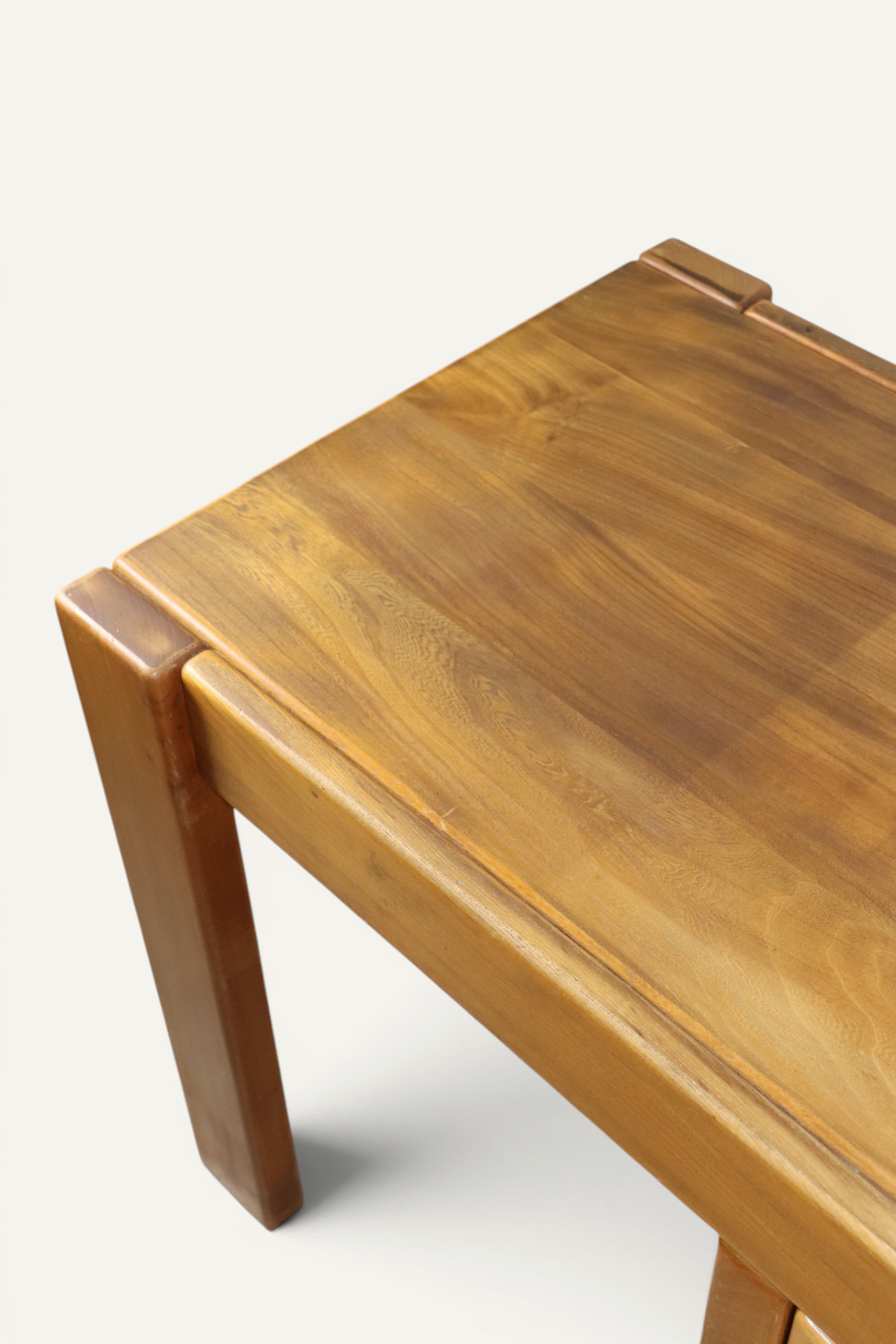 Bureau Regain en orme massif – Années 1970