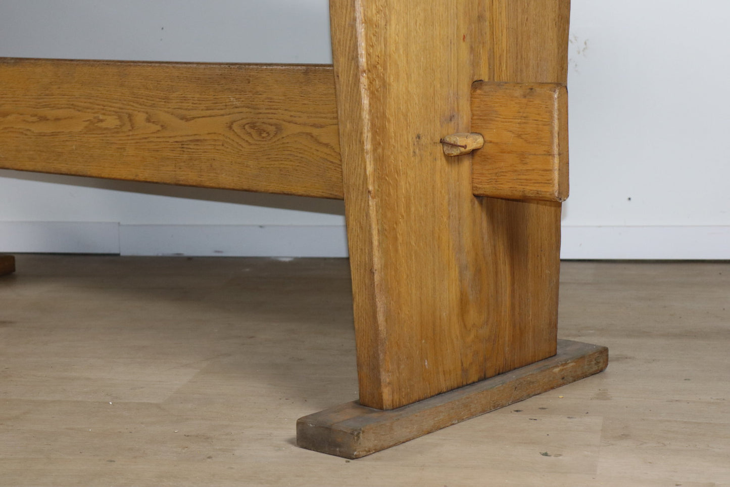 Table de repas brutaliste en bois massif - Années 50/60