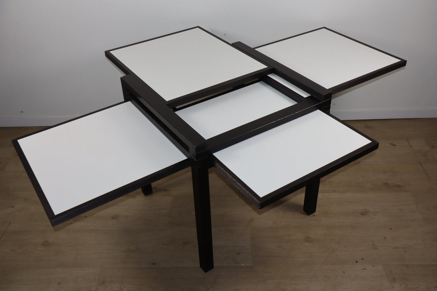 Table modulable bi-colore Bernard Vuarnesson - Années 80