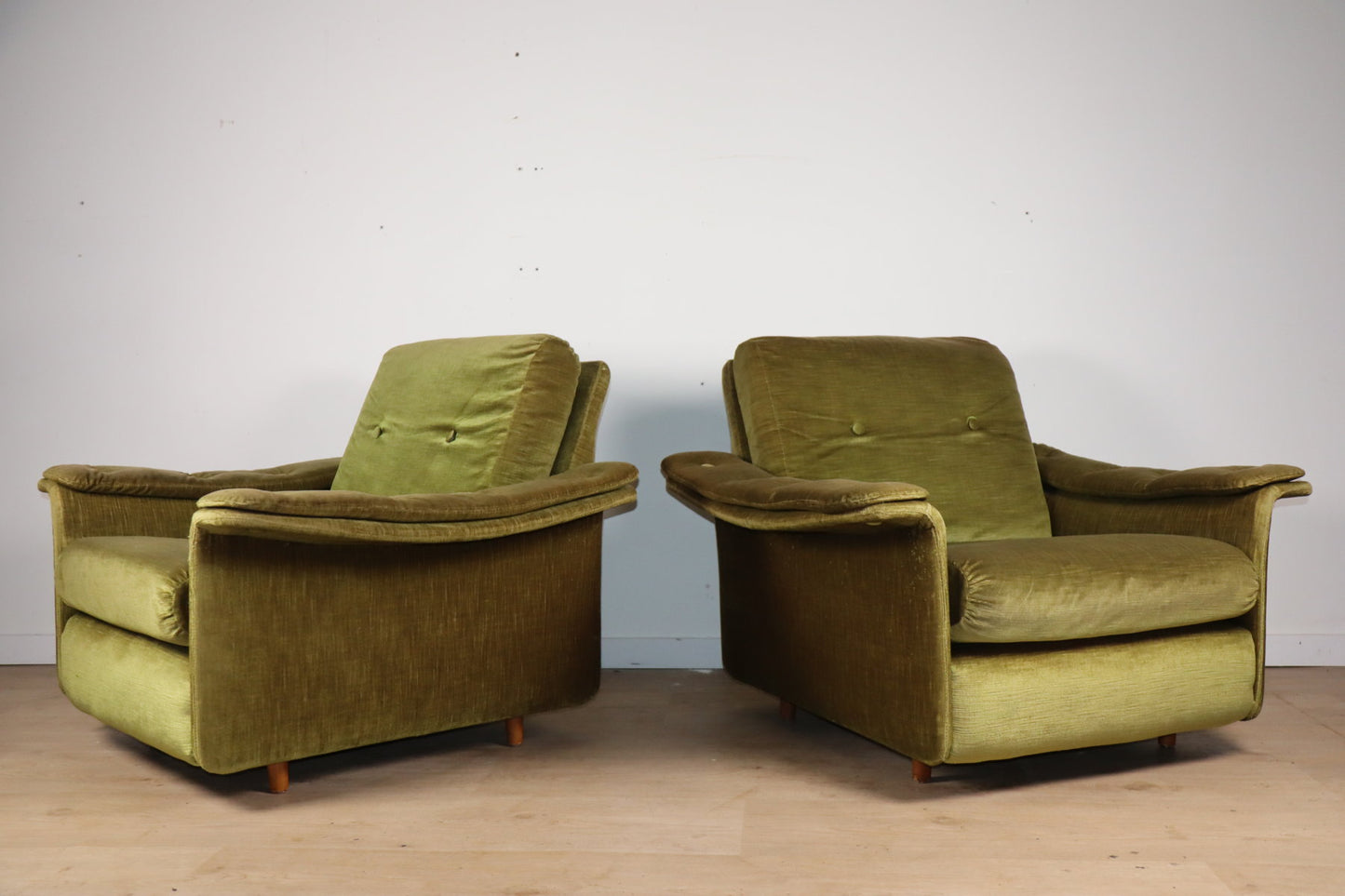Paire de fauteuils vintage en velours – Années 60