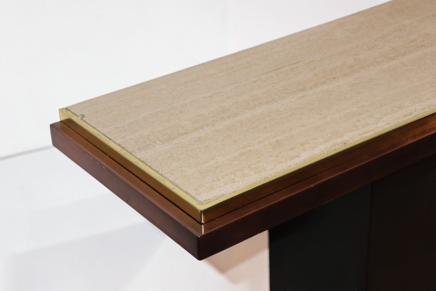 Console minimaliste en travertin et métal patiné — années 70