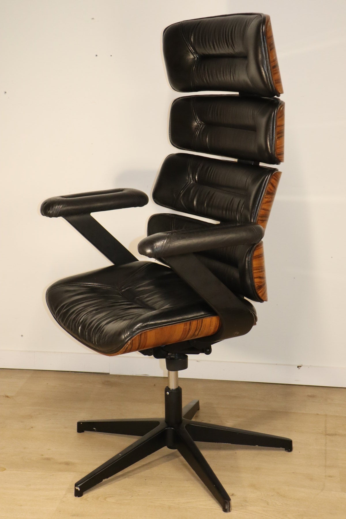 Fauteuil de bureau vintage en skaï et bois - 1970