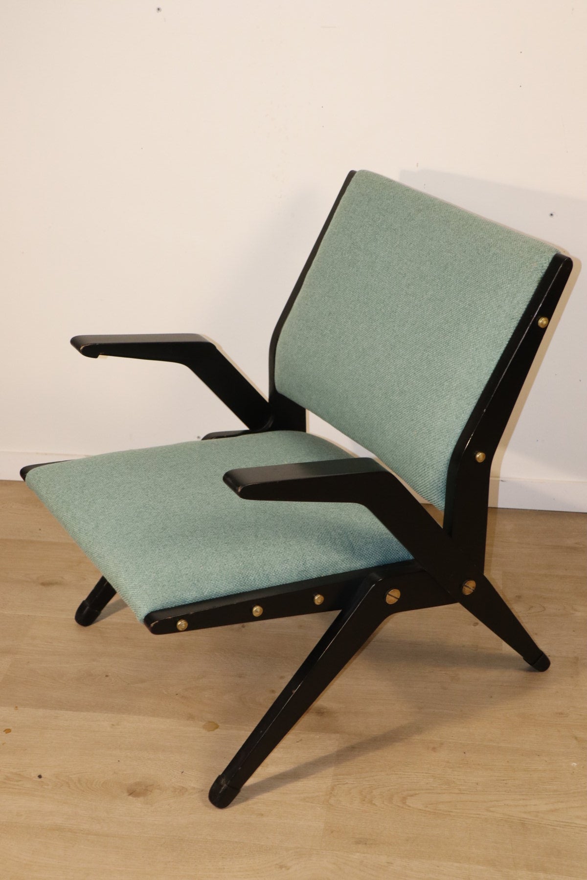 Fauteuil vintage années 60 en bois noir et tissu