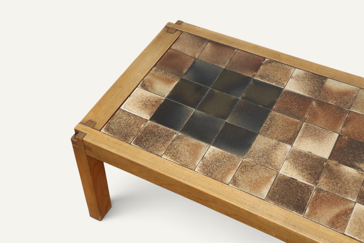 Table basse de Pierre Chapo en orme massif et céramique – vers 1960