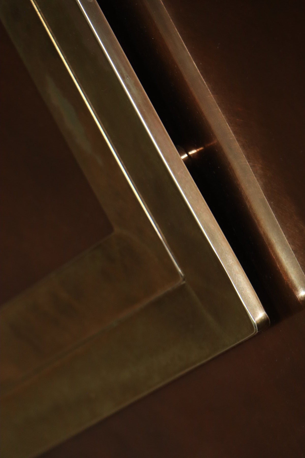 Enfilade minimaliste en métal patiné bronze, années 70