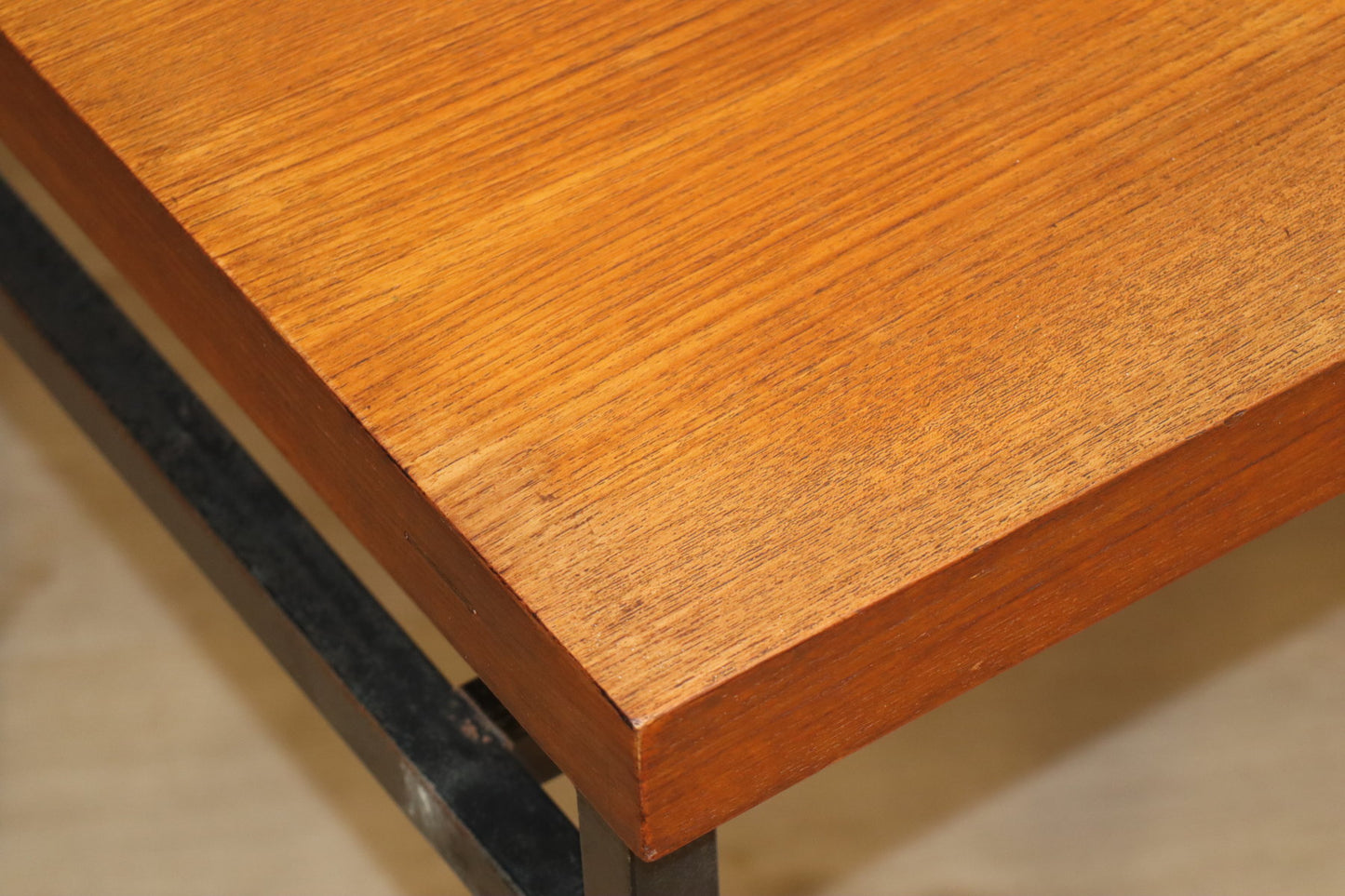 Bureau vintage en teck & métal – années 60
