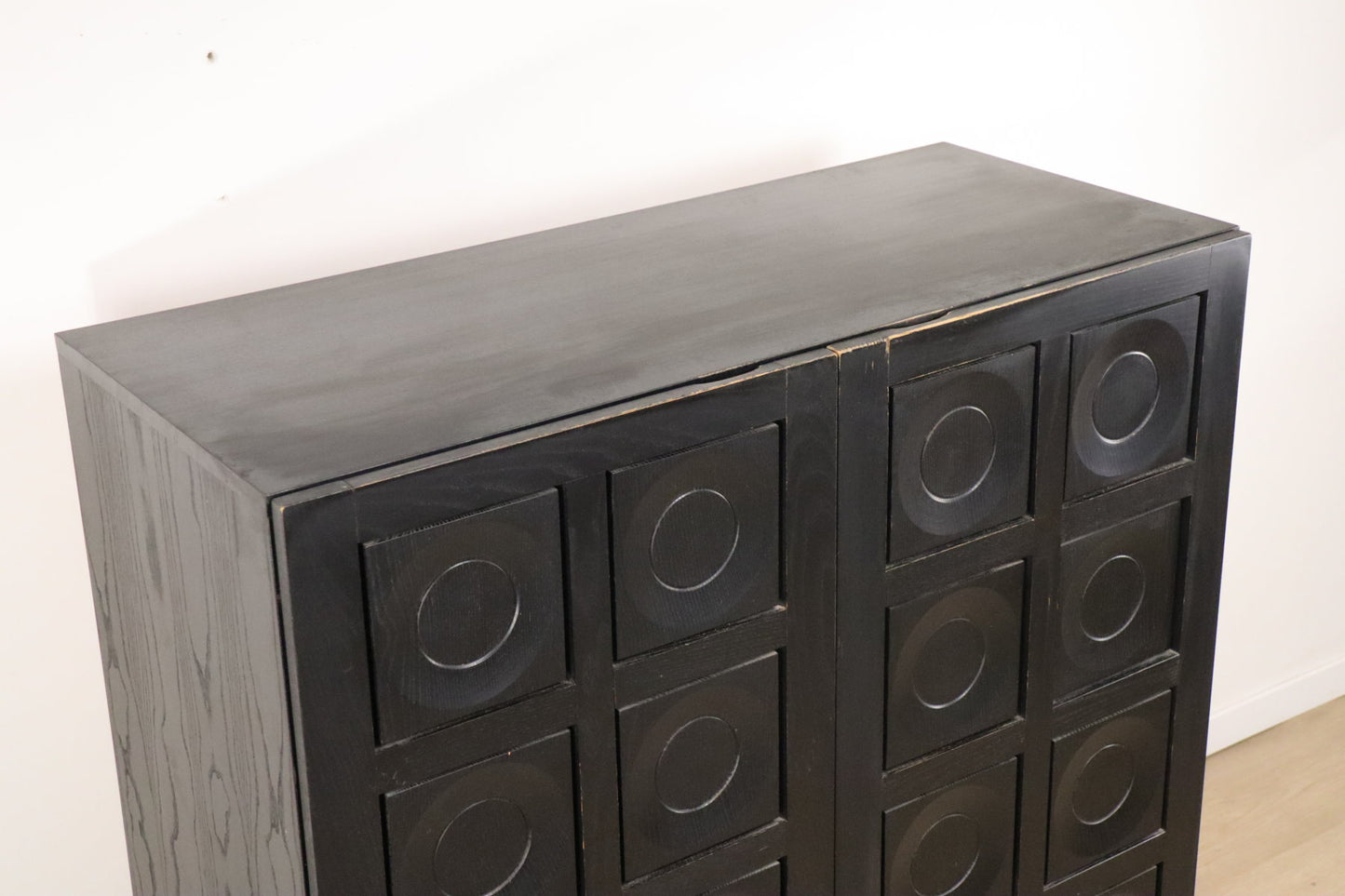 Cabinet buffet brutaliste sculpturale en bois noirci, 1970