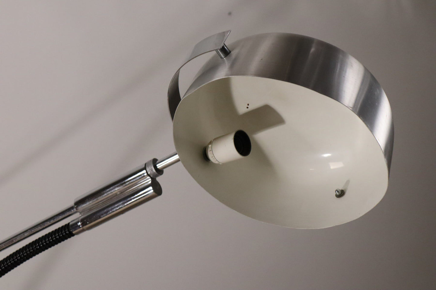 Lampadaire vintage arc à balancier en métal chromé, 1970