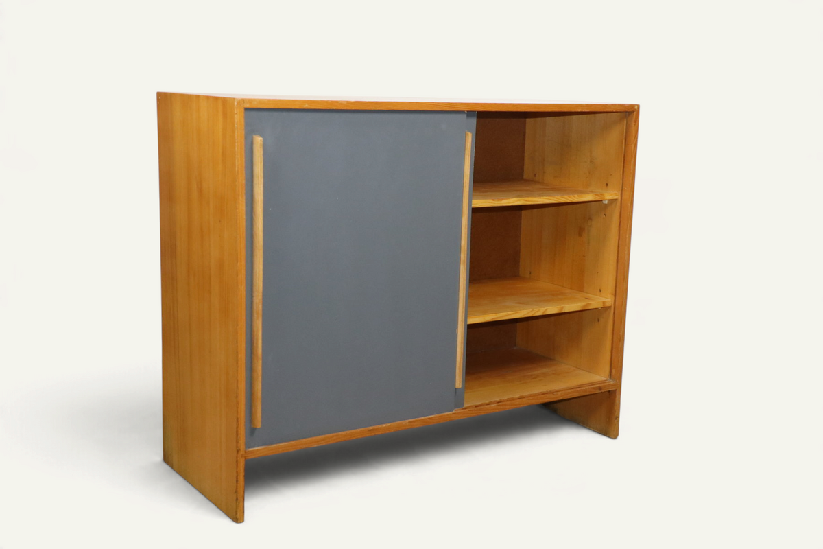 Meuble d’appoint vintage en bois à portes coulissantes – années 60