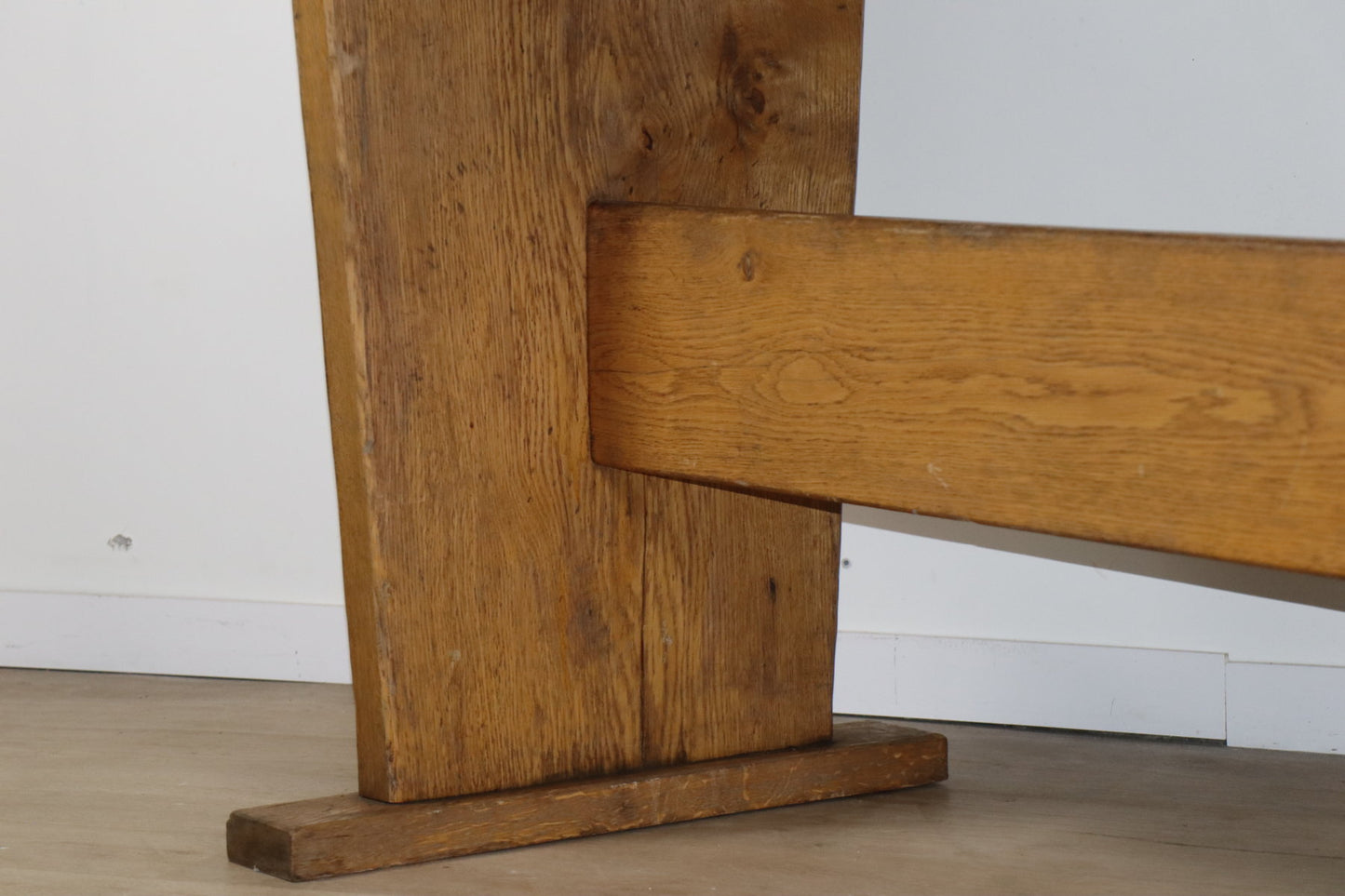 Table de repas brutaliste en bois massif - Années 50/60