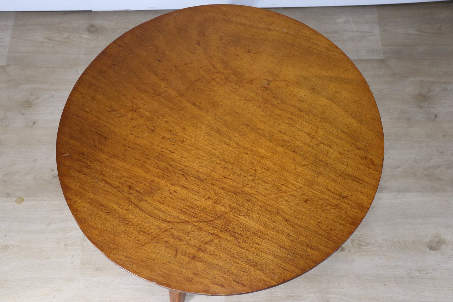 Table basse tripode en chêne années 50