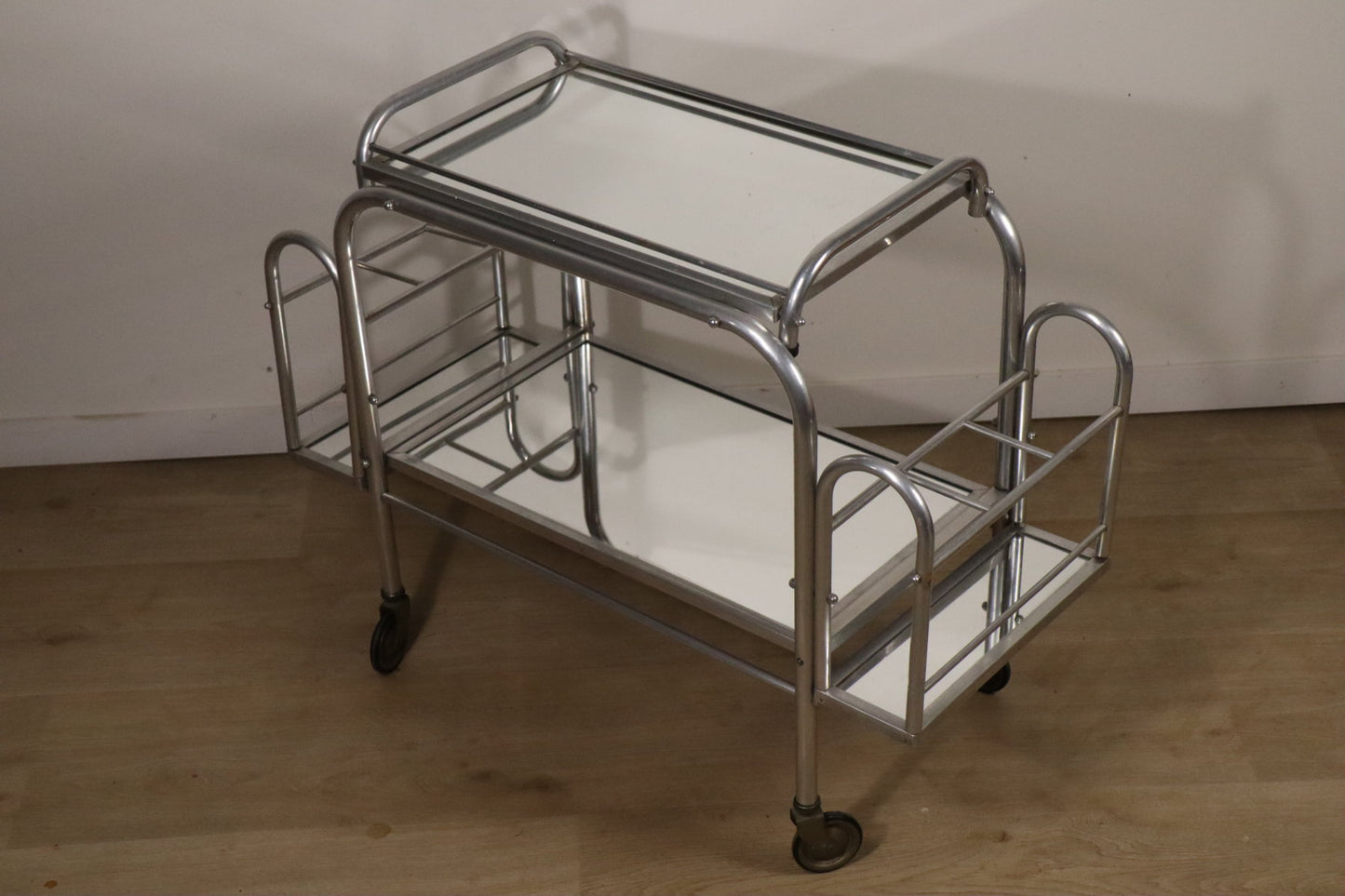 Desserte roulante vintage années 70 en métal chromé et verre miroir