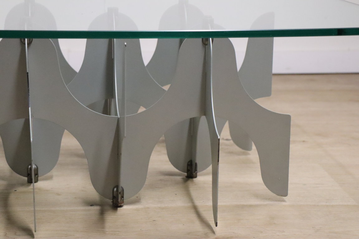 Table basse sculpturale minimaliste en métal et verre