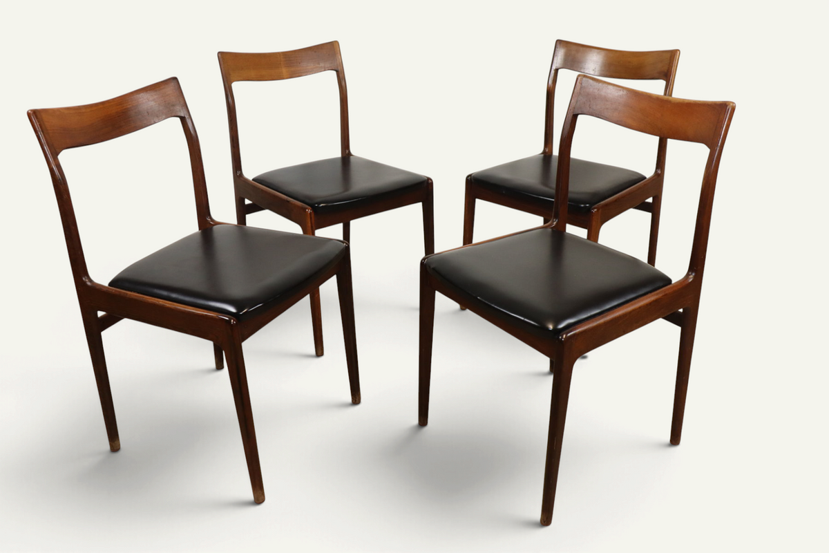 Série de 4 chaises vintage en teck et skaï noir – années 1960