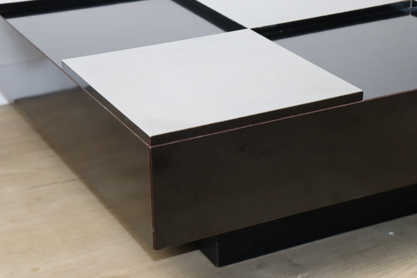 Table basse vintage en bois laqué et aluminium - Années 70