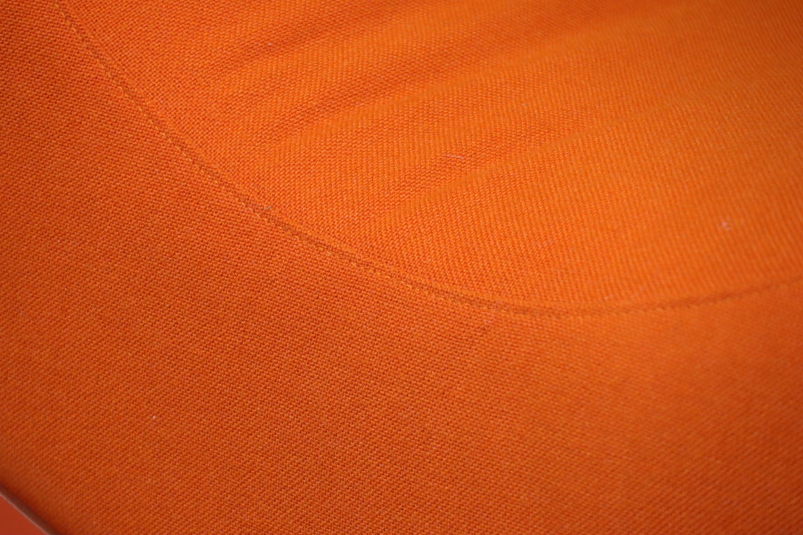 Chauffeuse vintage organique en tissu orange et fibre, 1970