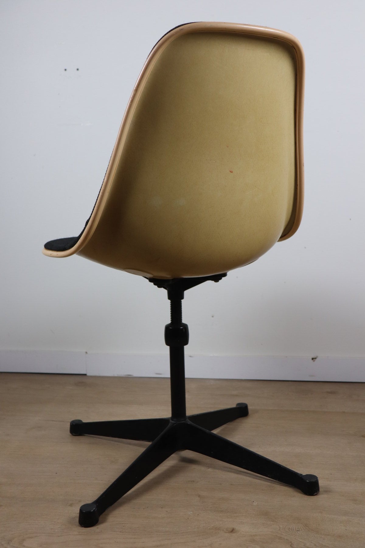 Chaise Eames Herman Miller - Fibre de verre pivotante réglable – 1960