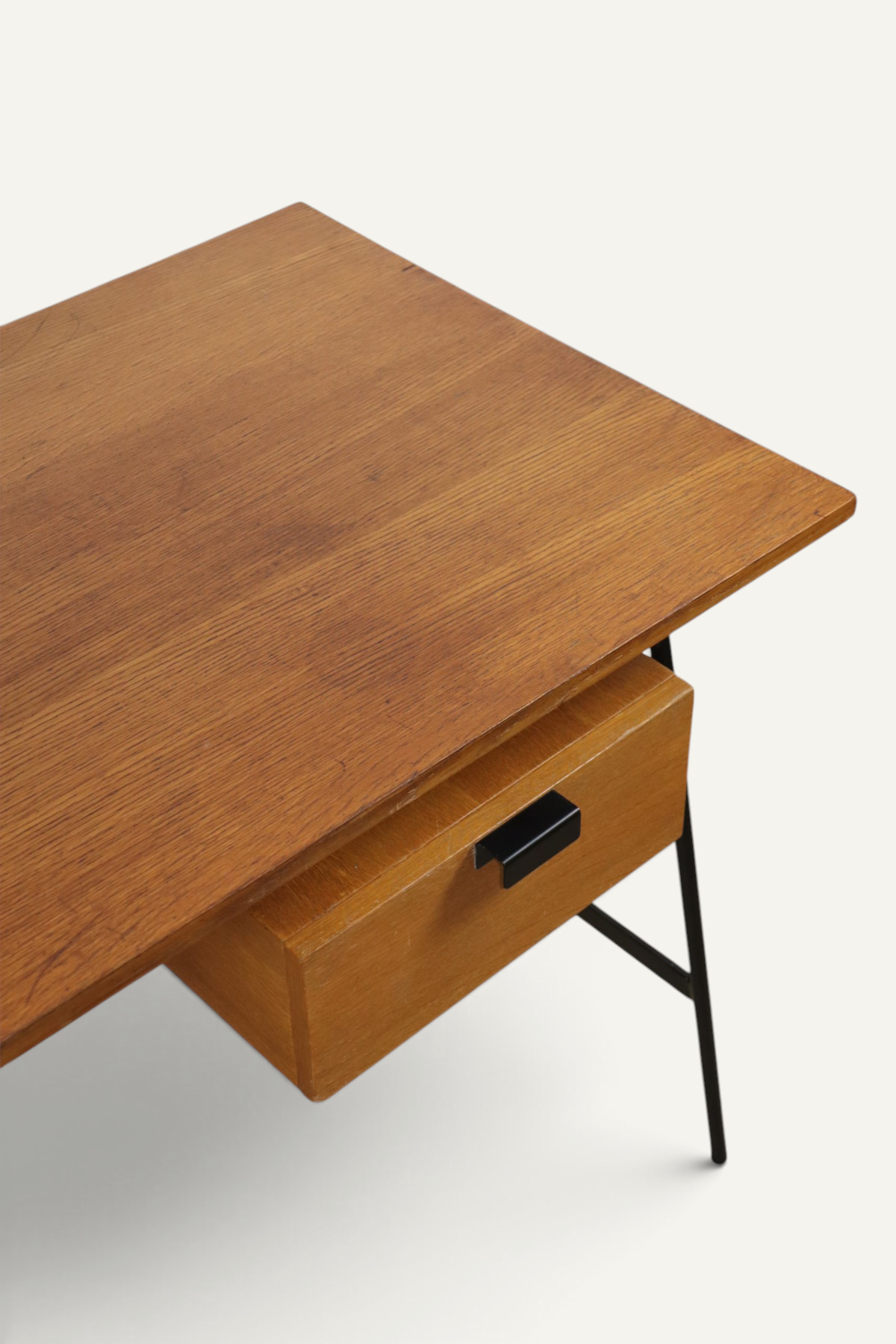 Bureau CM178 Pierre Paulin pour Thonet en chêne et métal noir – Années 1950