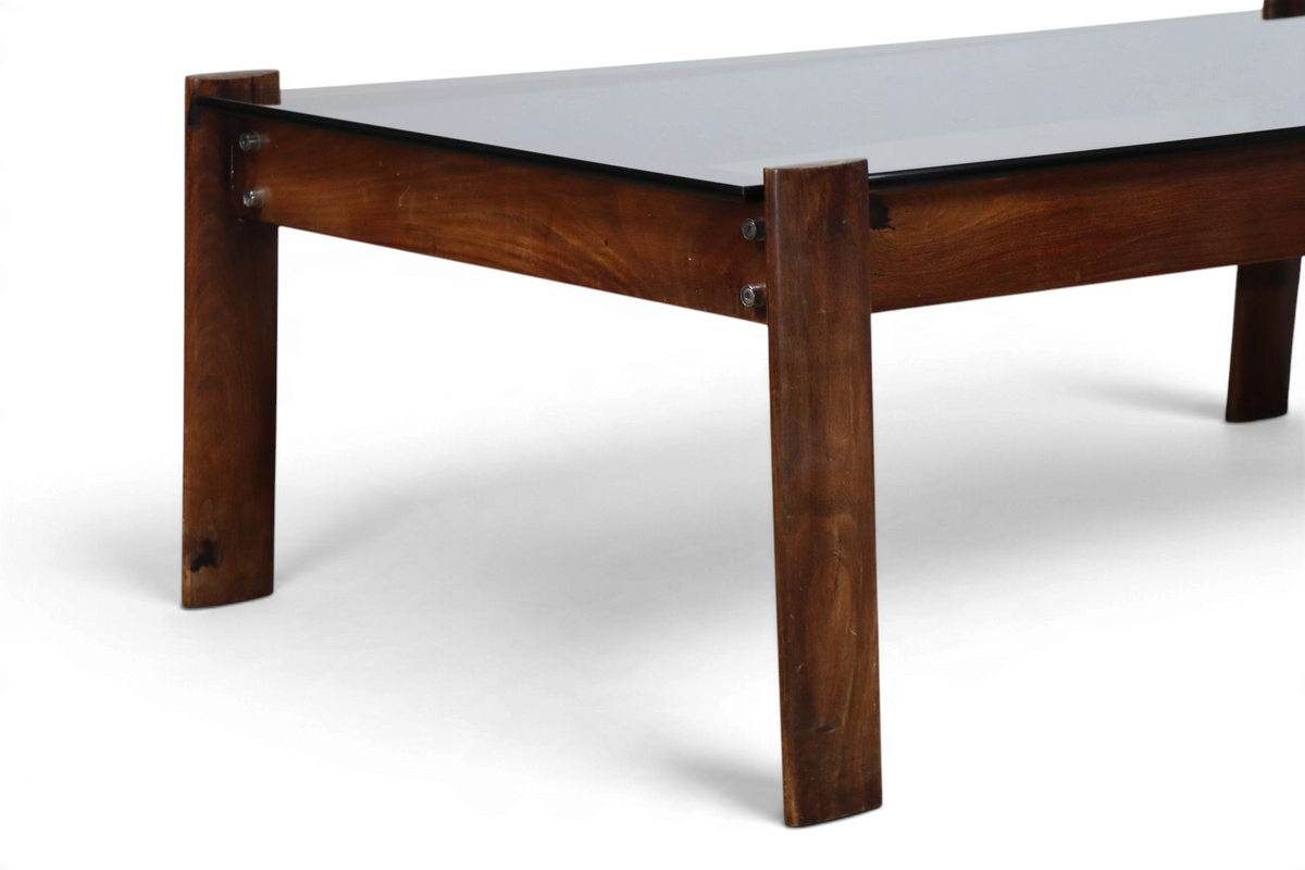Table basse Percival Lafer en bois exotique et verre fumé – Brésil, 1970