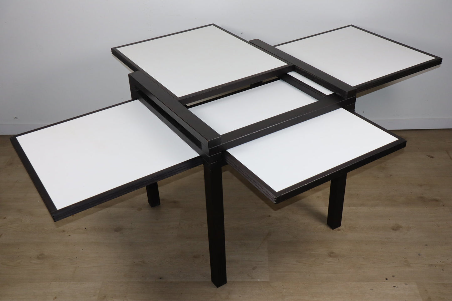 Table modulable bi-colore Bernard Vuarnesson - Années 80