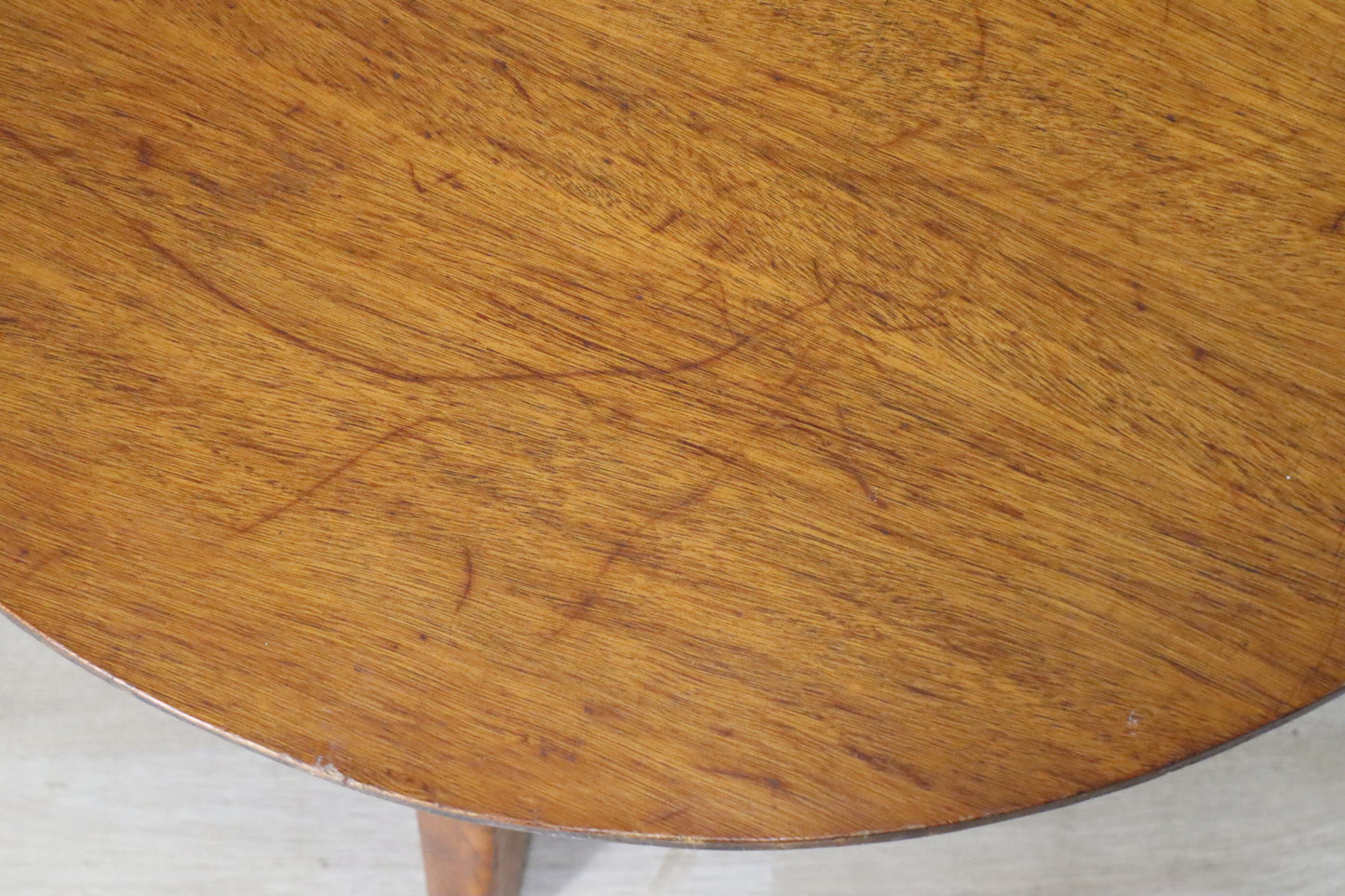 Table basse tripode en chêne années 50