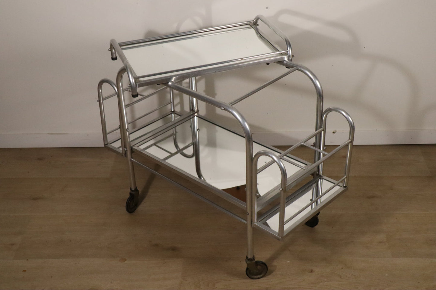 Desserte roulante vintage années 70 en métal chromé et verre miroir