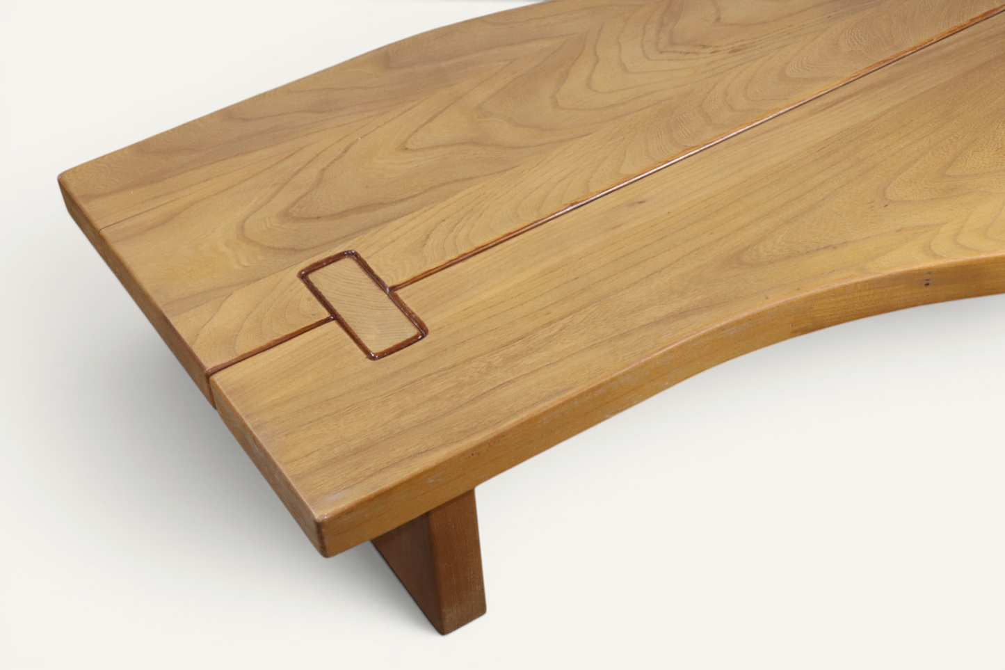 Table basse Regain en orme massif - Années 1970