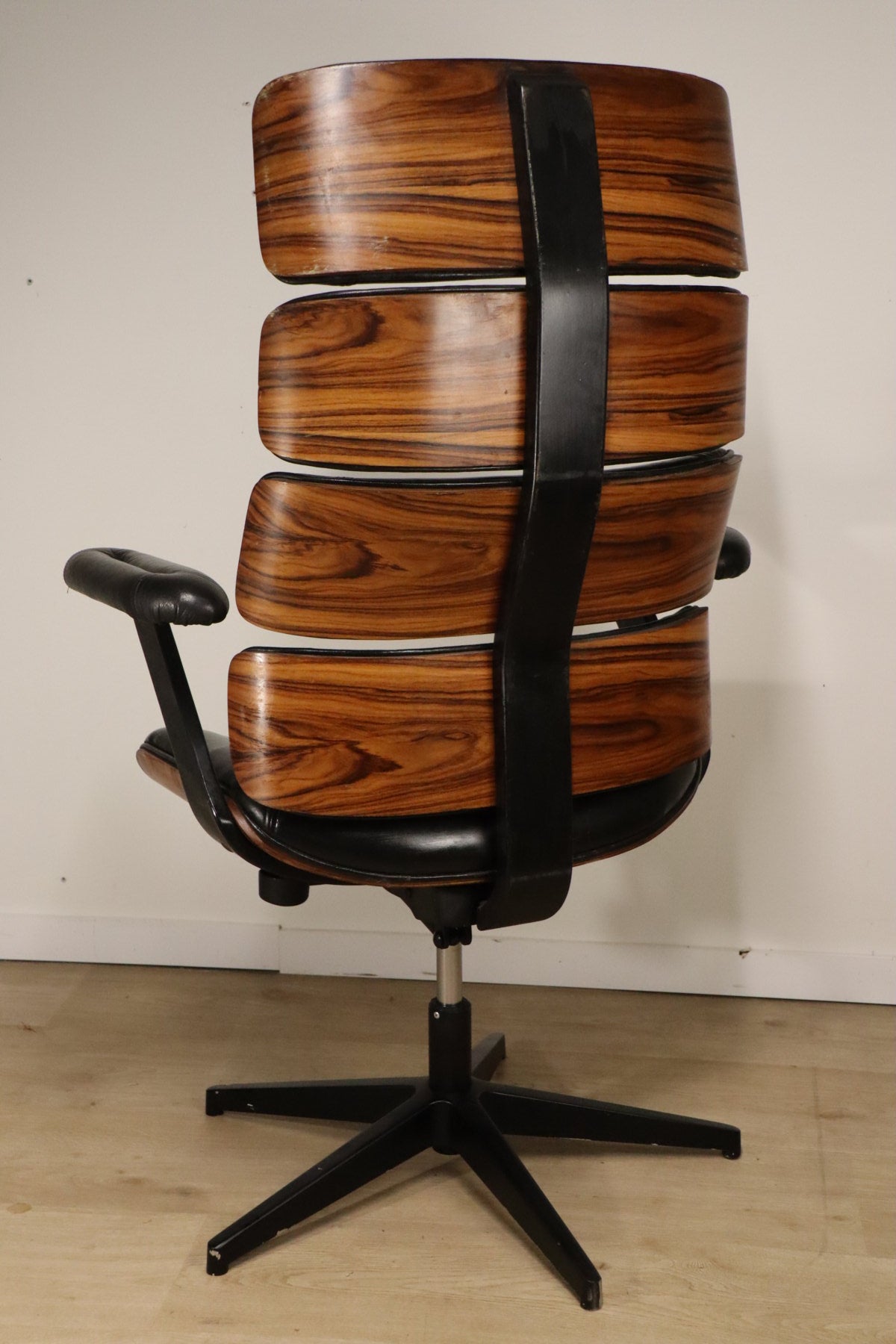 Fauteuil de bureau vintage en skaï et bois - 1970