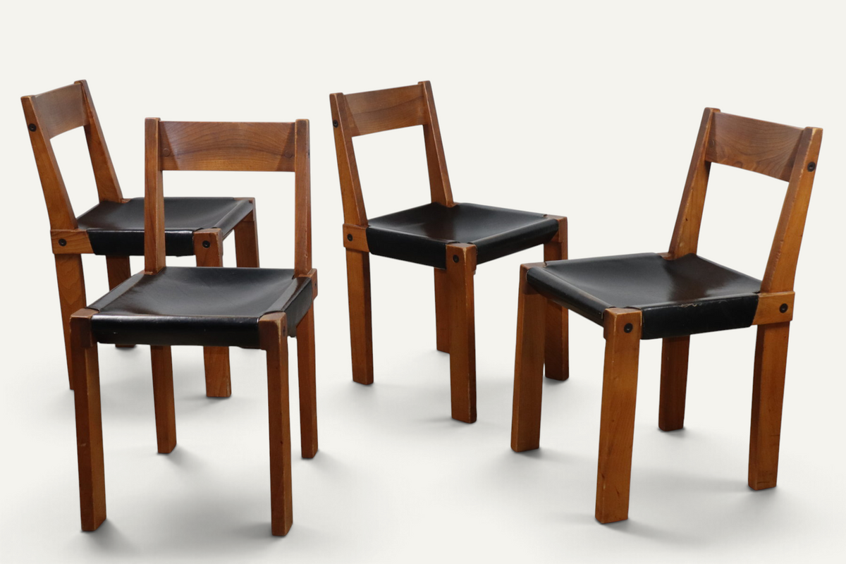 Série de 4 chaises S24 de Pierre Chapo – Orme massif et cuir noir – 1970