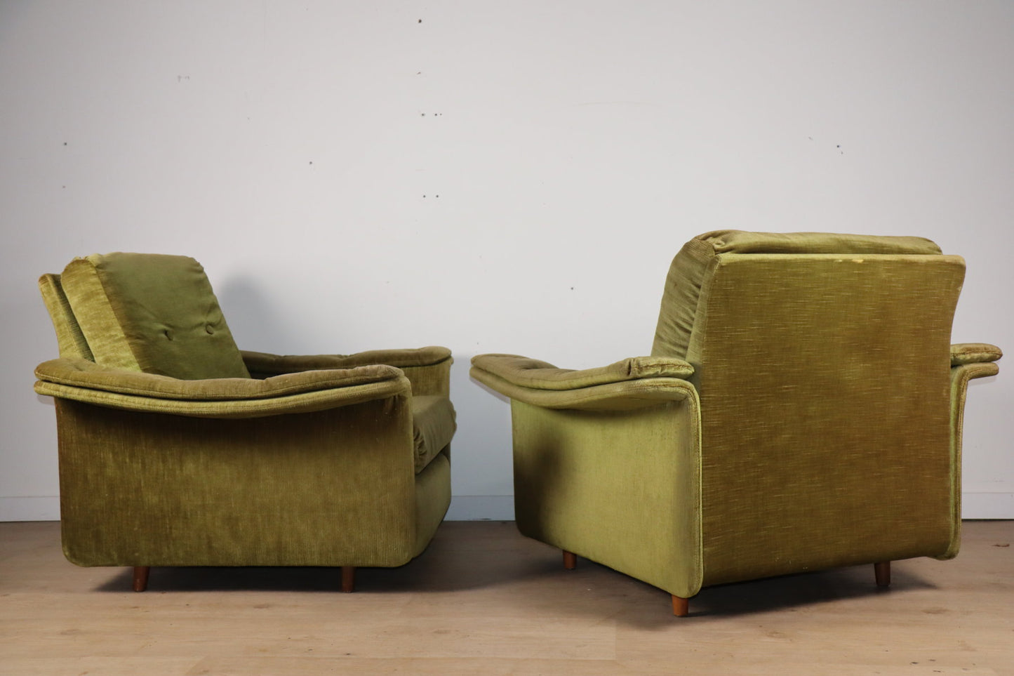 Paire de fauteuils vintage en velours – Années 60