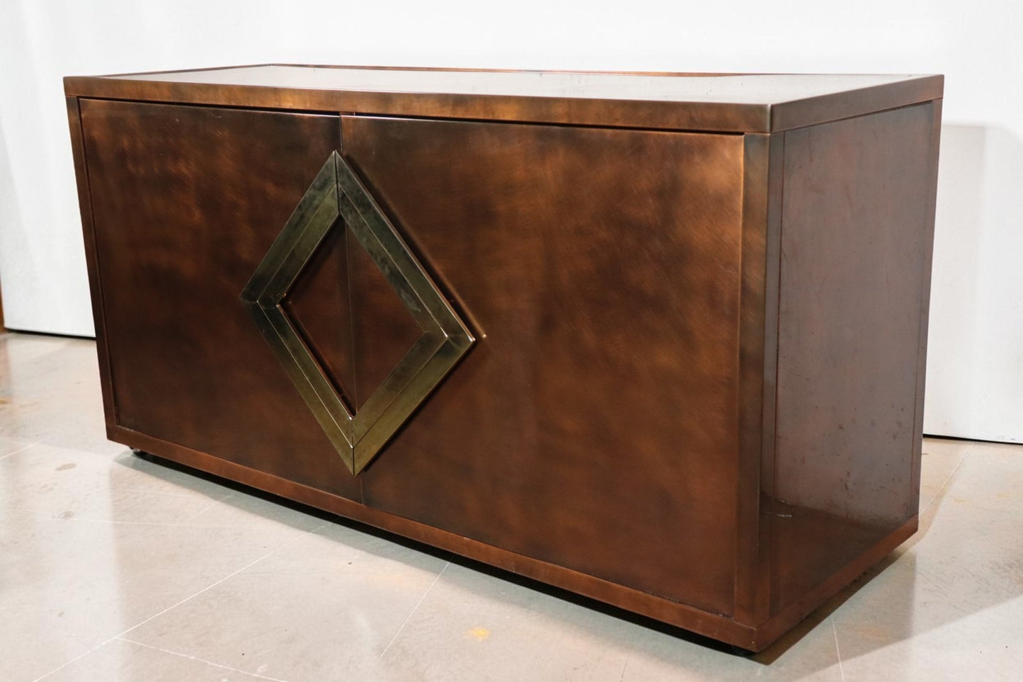 Enfilade minimaliste en métal patiné bronze, années 70
