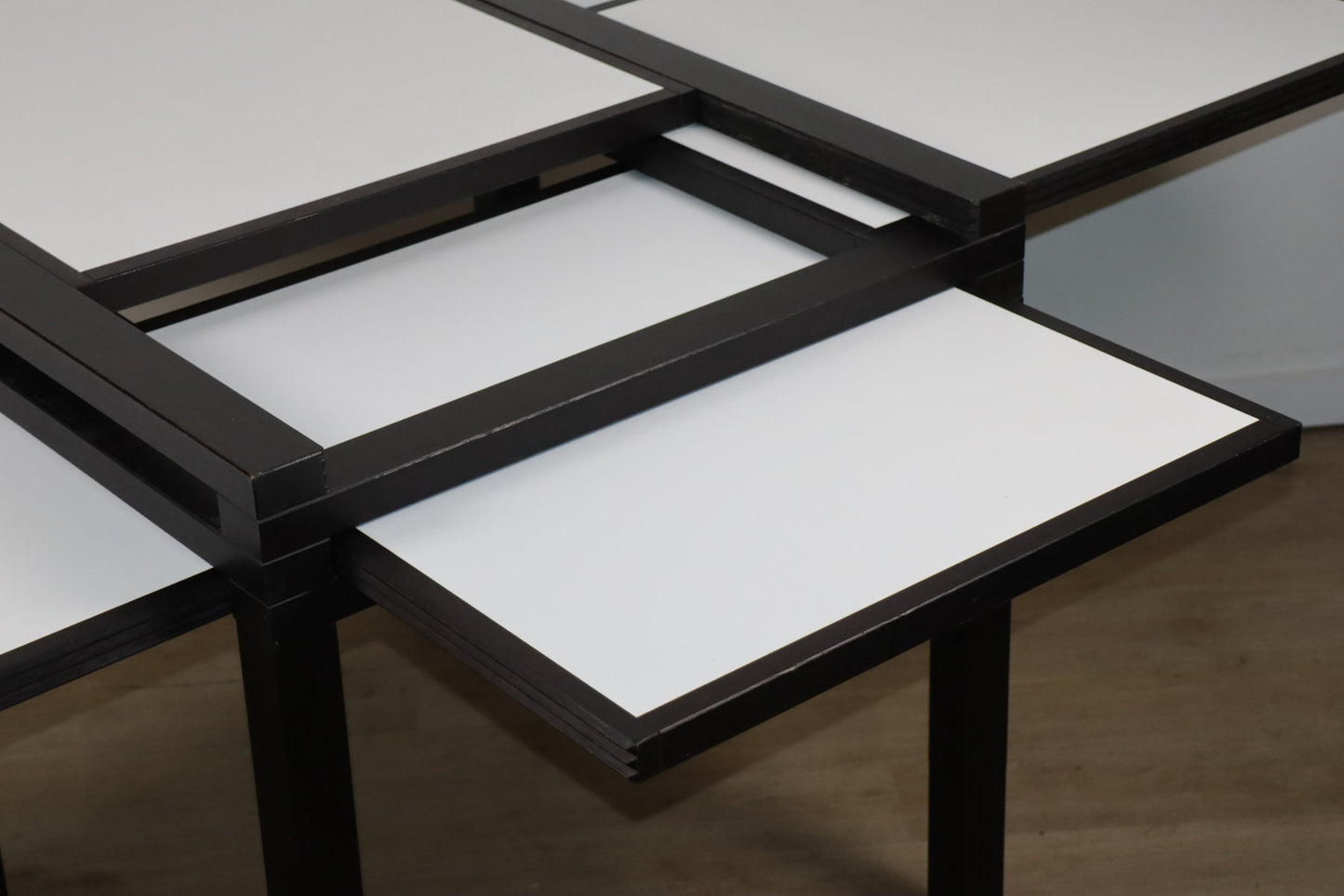 Table modulable bi-colore Bernard Vuarnesson - Années 80