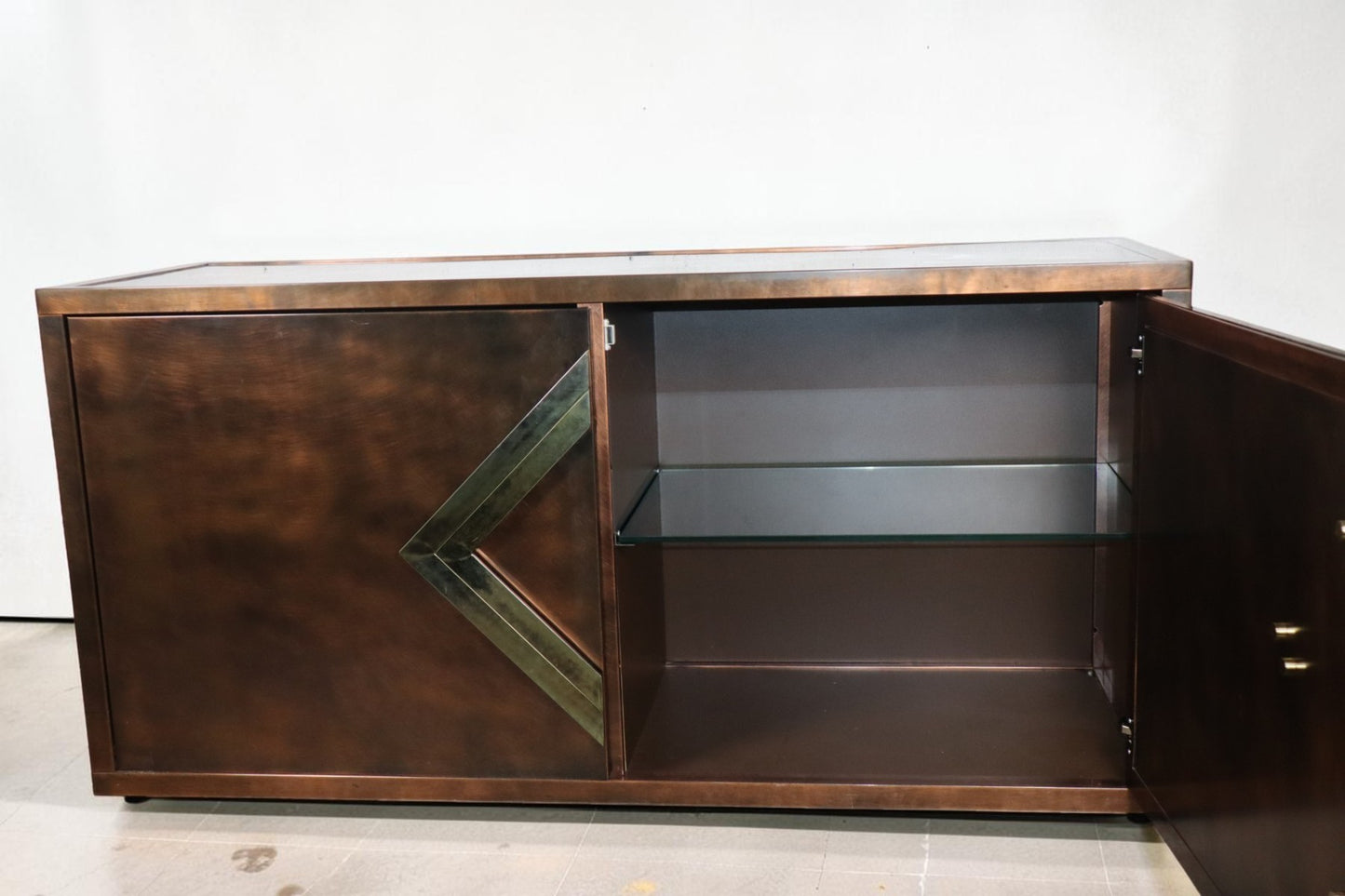 Enfilade minimaliste en métal patiné bronze, années 70