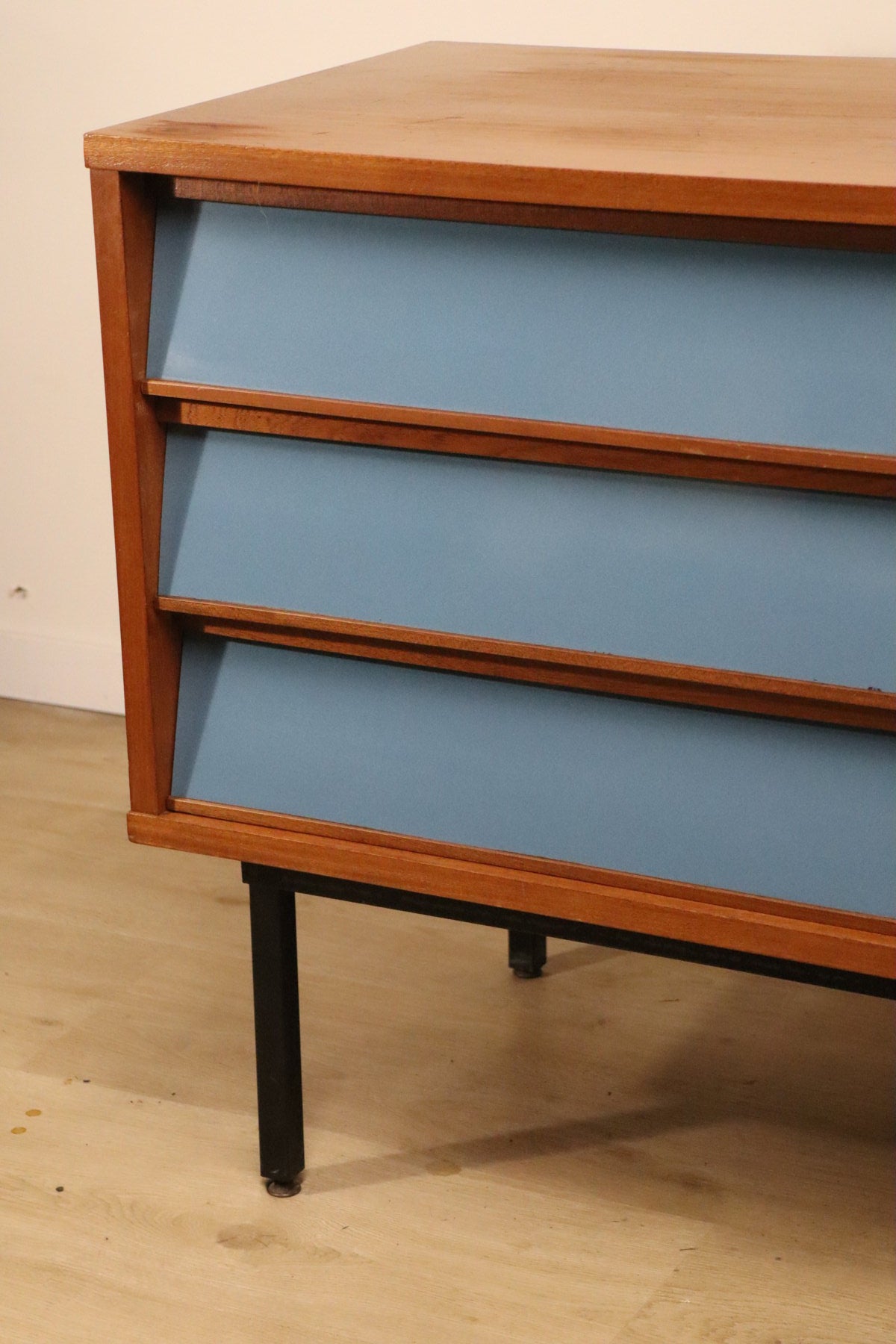 Vintage modernist teak sideboard – 1960