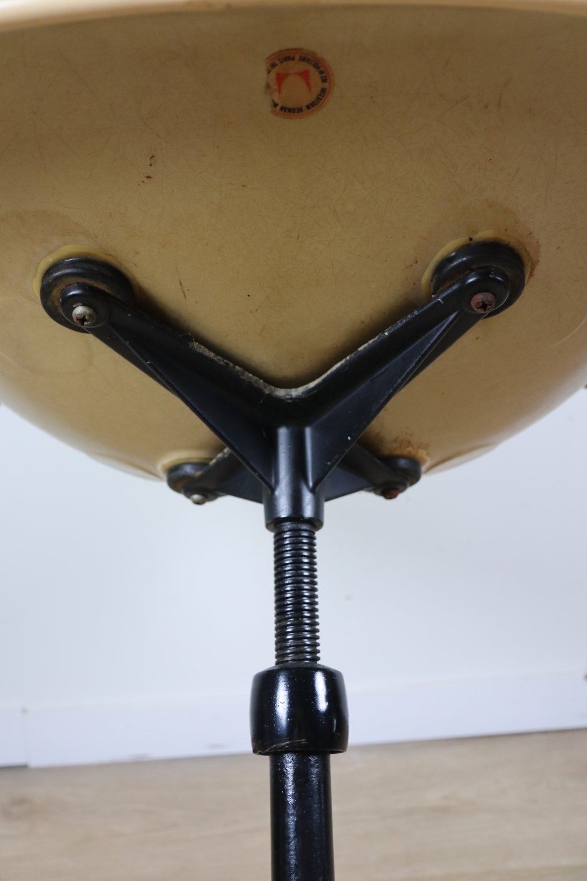 Chaise Eames Herman Miller - Fibre de verre pivotante réglable – 1960