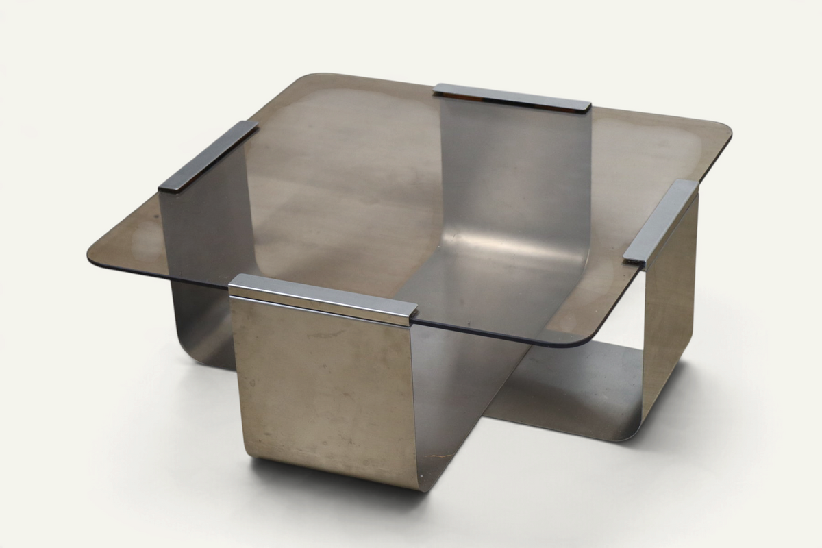 Table basse acier brossé et verre fumé, d'après François Monnet – années 70