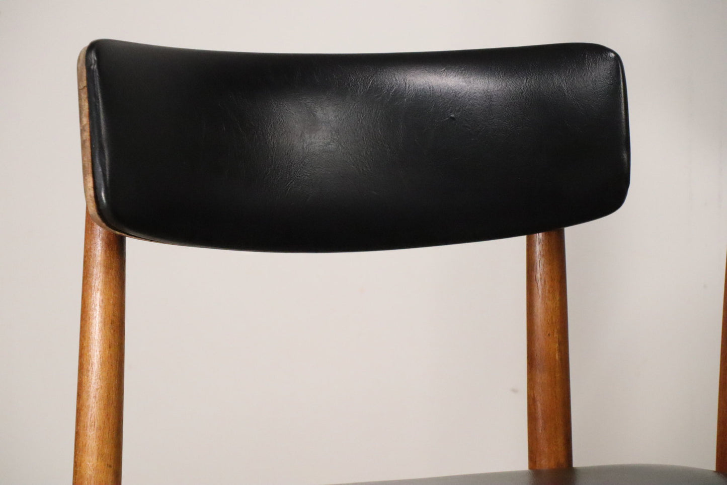 Série de 4 chaises scandinave en teck et skaï, 1960