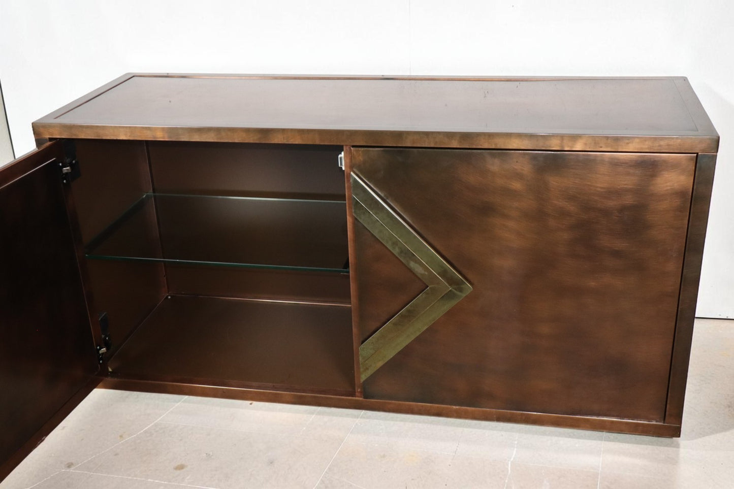 Enfilade minimaliste en métal patiné bronze, années 70