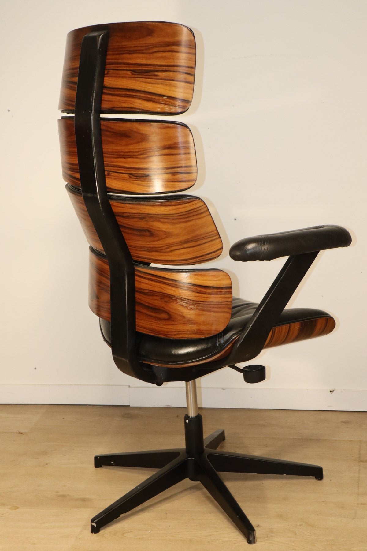 Fauteuil de bureau vintage en skaï et bois - 1970