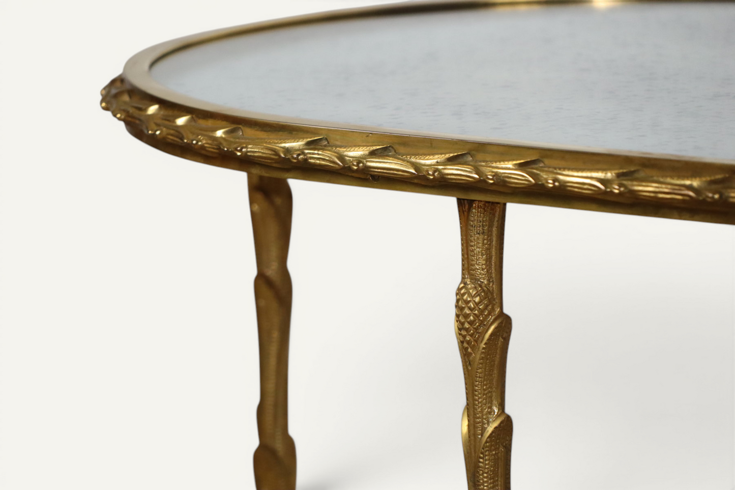 Table basse Maison Baguès en bronze doré et miroir vieilli – Années 1950