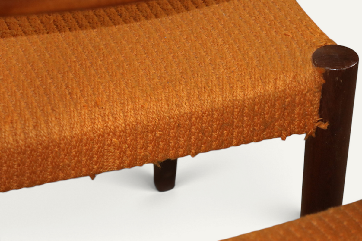 Série de 4 chaises vintage en teck et laine orange – années 60