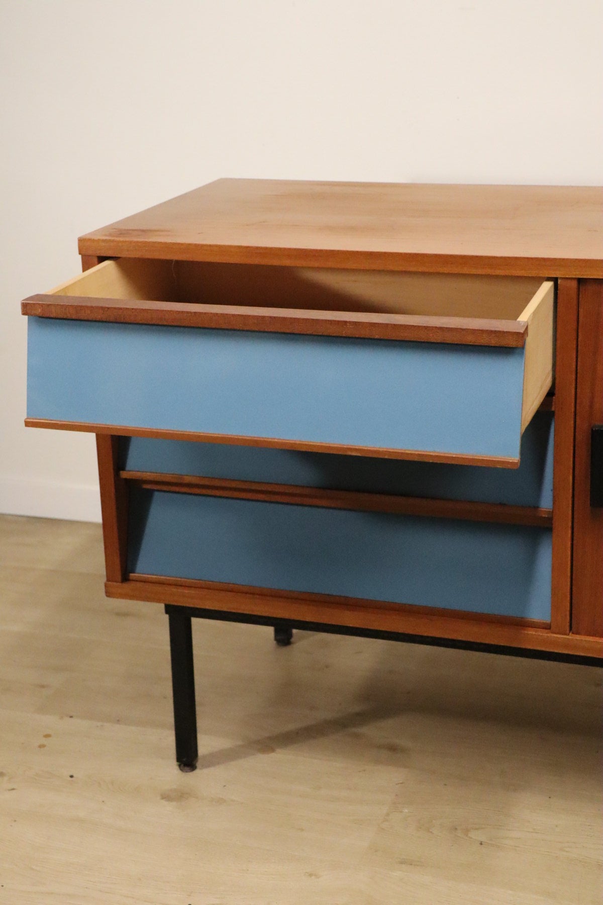 Vintage modernist teak sideboard – 1960