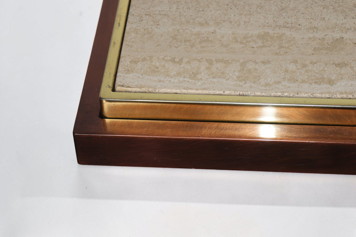 Console minimaliste en travertin et métal patiné — années 70
