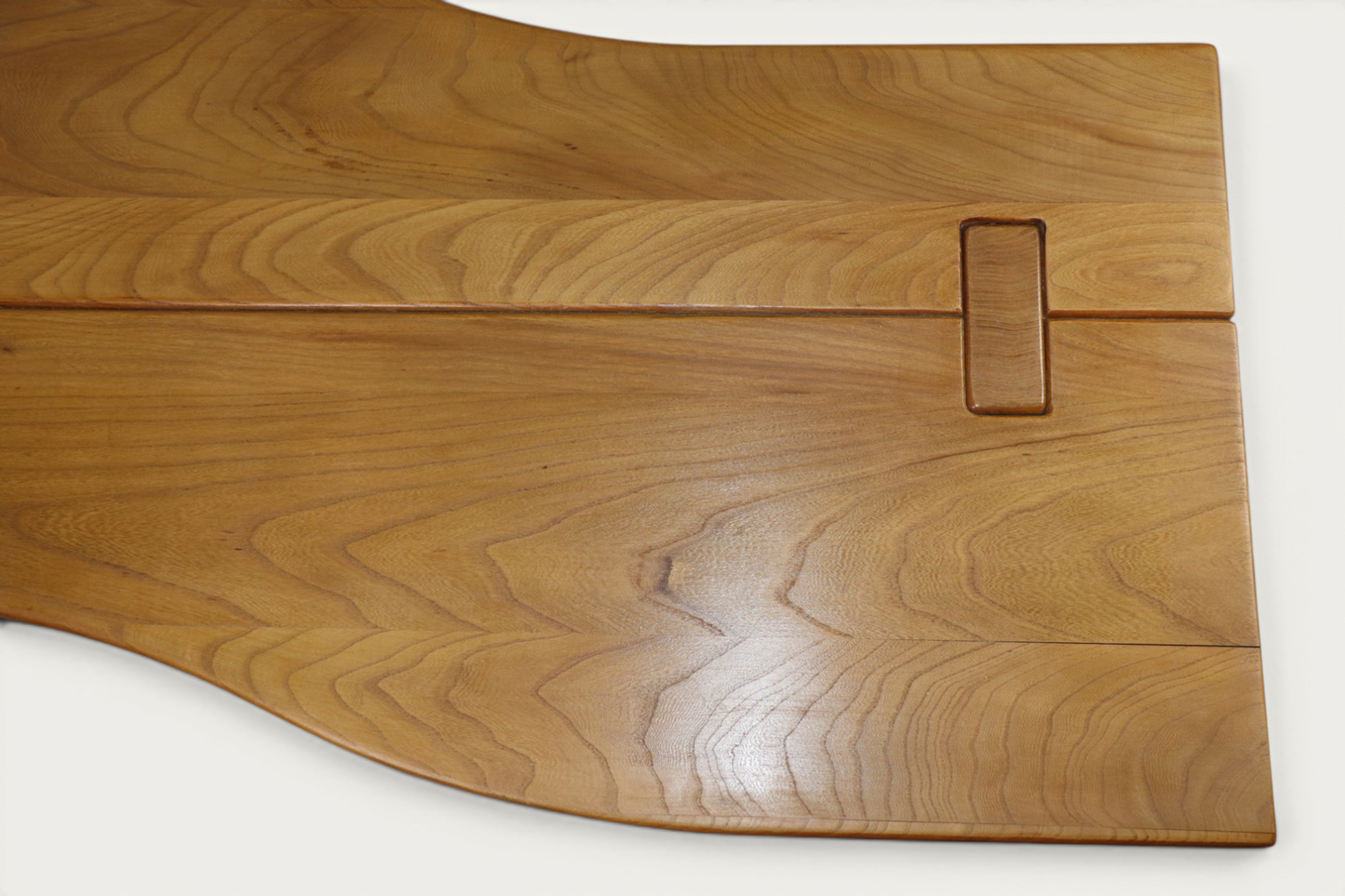 Table basse Regain en orme massif - Années 1970