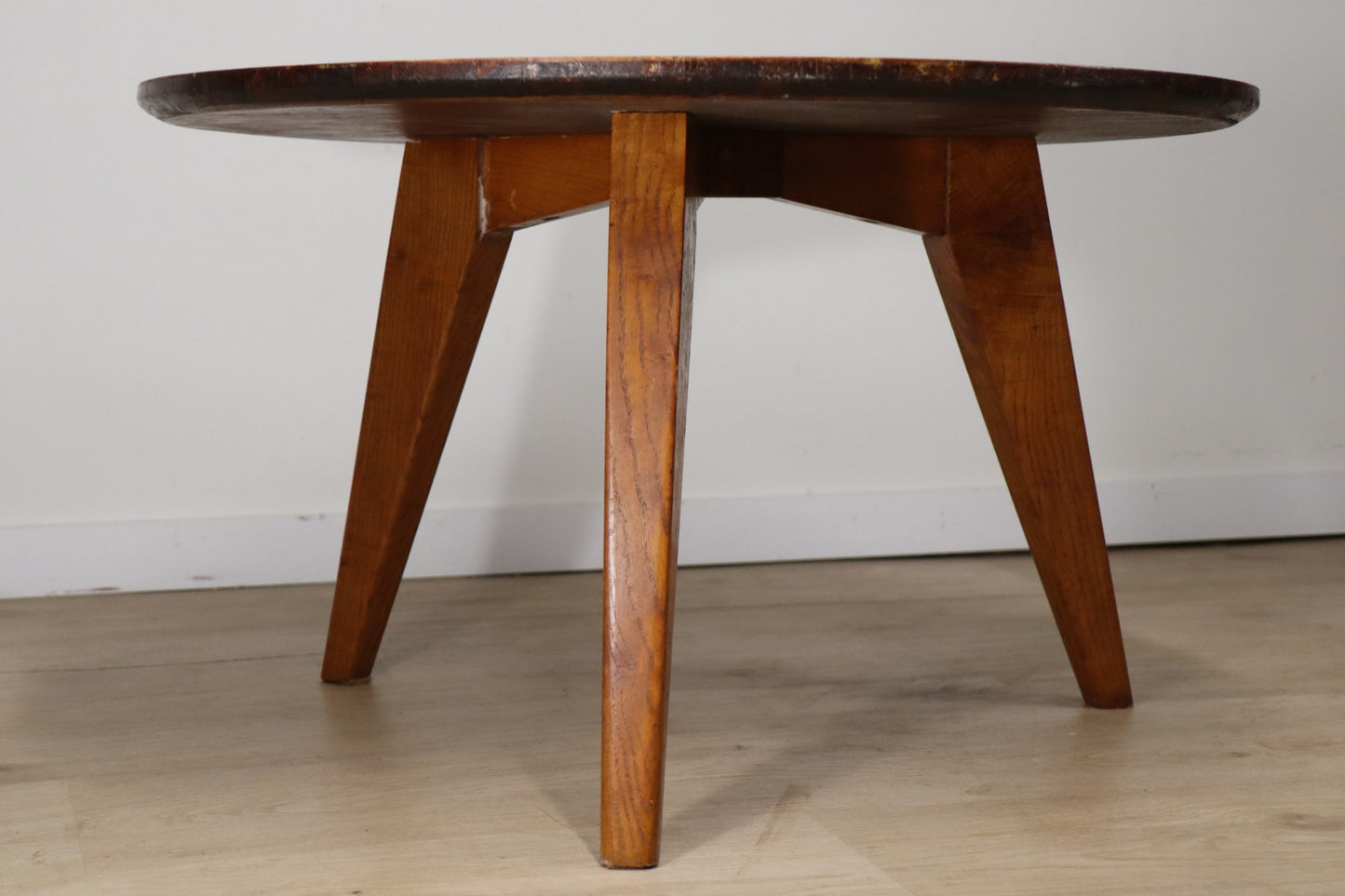Table basse tripode en chêne années 50