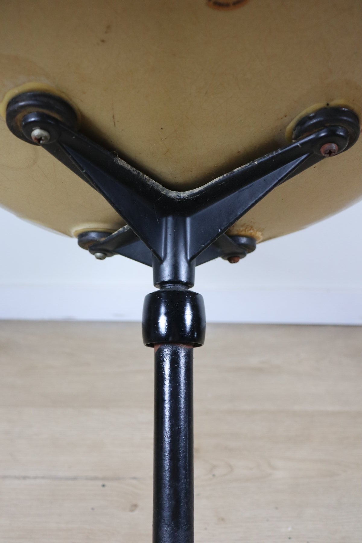 Chaise Eames Herman Miller - Fibre de verre pivotante réglable – 1960