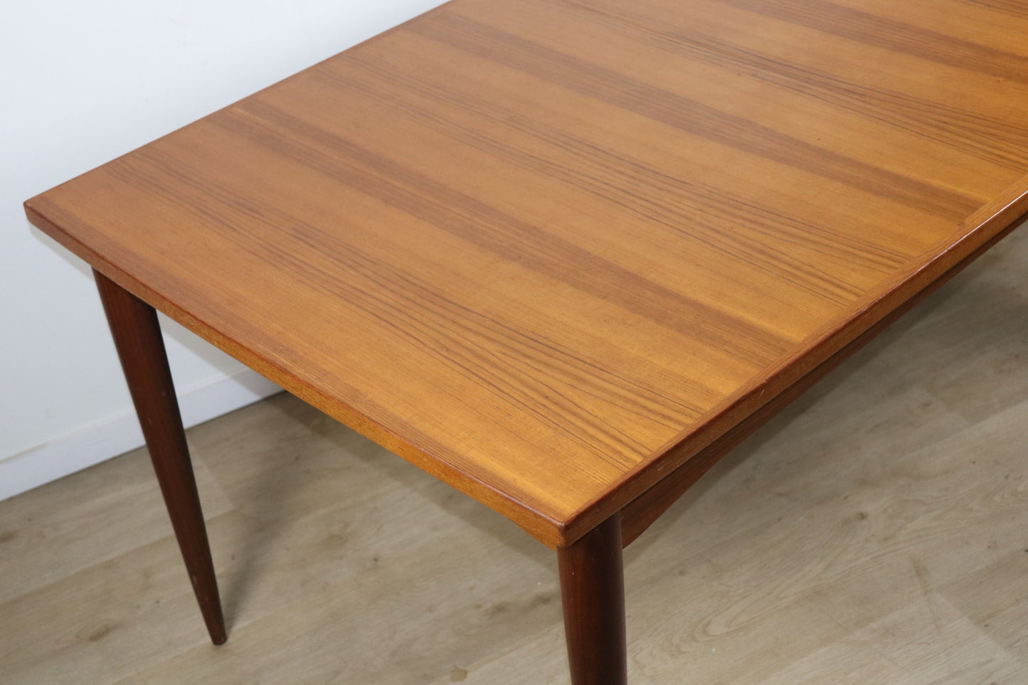 Table de repas scandinave extensible en teck – années 60
